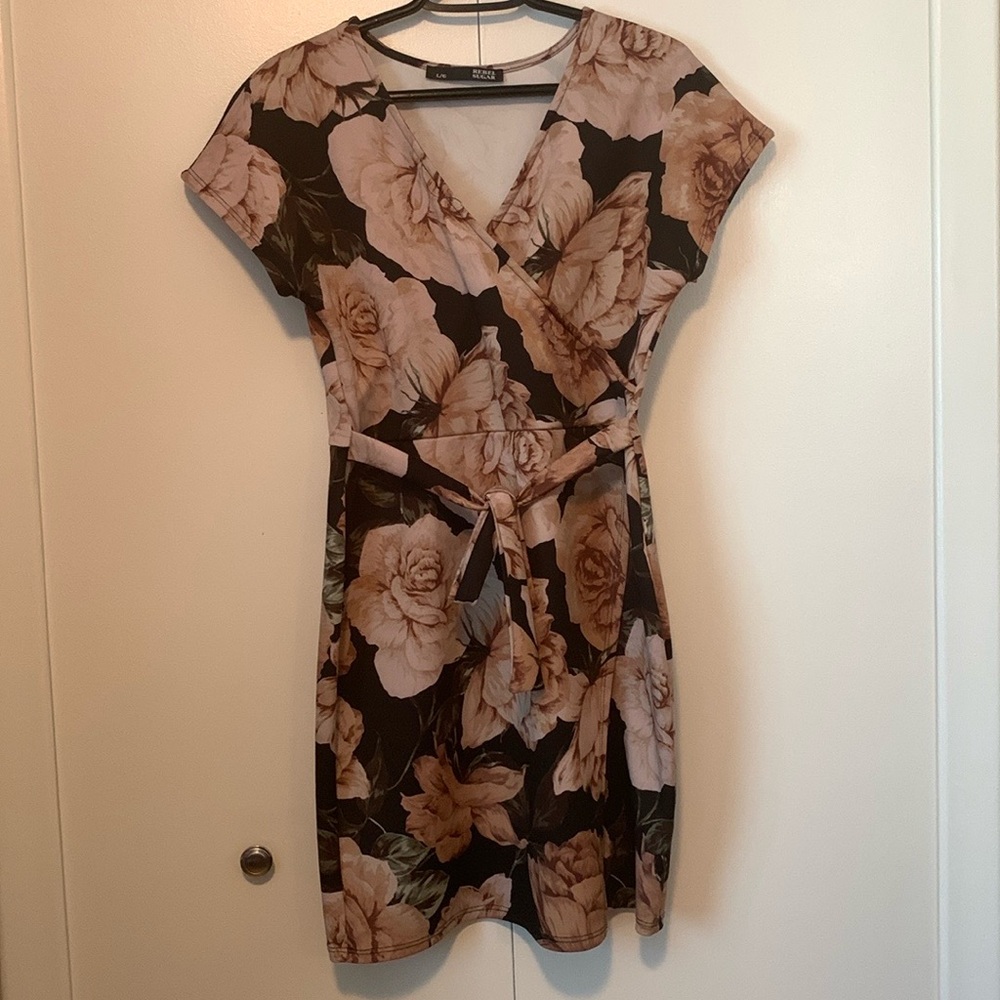 Rebel Sugar Floral Low Cut Tie Mock Wrap Dress Size Large